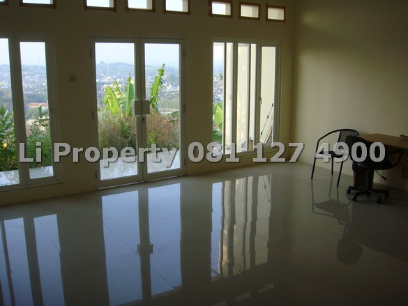 Bila Anda berminat membeli rumah ini, dimohon telpon langsung Hanna Li 081 127 4900 untuk kontak pertama kali. Harap dimaklumi komunikasi via SMS dan email hanya dilayani untuk kontak selanjutnya.