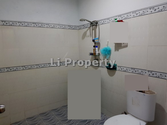 DIJUAL rumah Semarang Indah, dekat Bandara, Semarang. Lokasi sekitar 5 menit dari Bandara Ahmad Yani; 10 menit dari Tugumuda; 12 menit dari RS Karyadi, 2 menit dari sekolah Tritunggal; 3 menit dari Daniel Creative School (DCS). Spesifikasi rumah: sertifikat SHM, luas tanah 160 m2 (9.5x16), luas bangunan sekitar 120 m2, hadap Selatan/Tenggara. Fasilitas rumah: 3 kamar tidur + 1 kamar tidur pembantu, 2 kamar mandi, PLN 1300w, air PDAM, garasi kapasitas 1 mobil, carport kapasitas 1 mobil, 1 AC. Lingkungan tenang. Jalan lebar dan bisa untuk simpangan 2 mobil. Kondisi bangunan siap pakai.